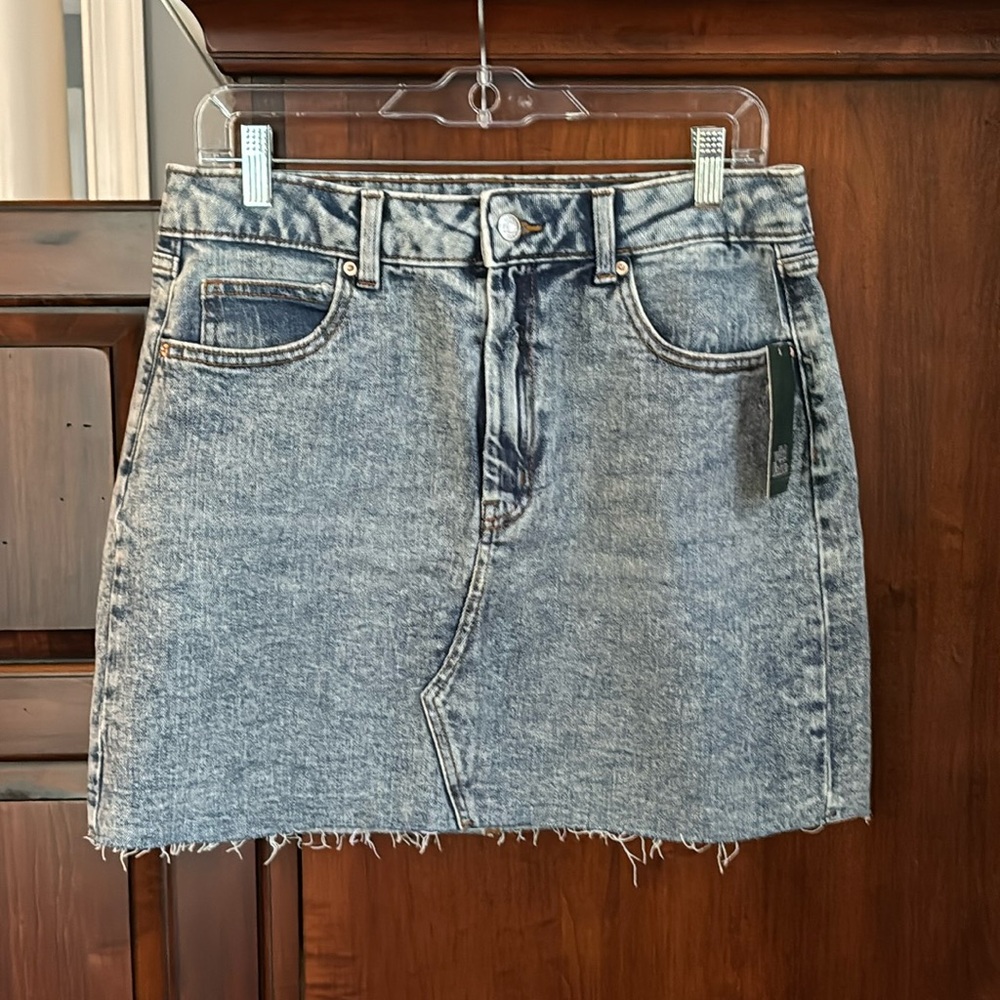 NWT Wild Fable Distressed Acid Wash Raw Hem Jean Mini Skirt